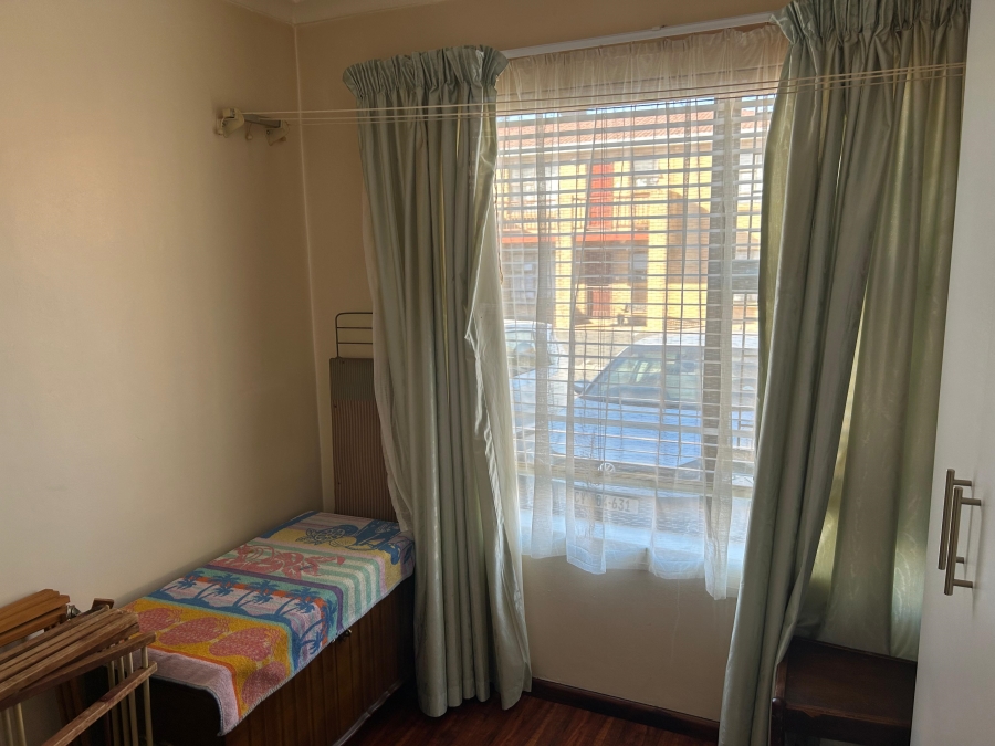 2 Bedroom Property for Sale in Oakglen Western Cape